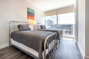 2 sovrum, skrivbord, strykjärn/strykbräda och wi-fi