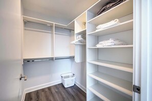 Interior - Luxury Apt Near Downtown (Stamford)