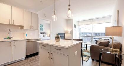 Luxury Apt Near Downtown