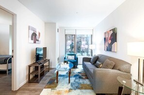 テレビ、書斎 / ワークスペース