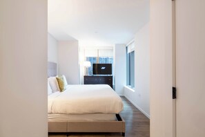 2 bedrooms, desk, iron/ironing board, WiFi