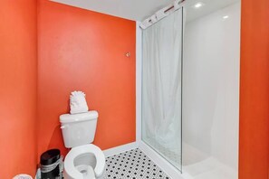 Douche, serviettes fournies