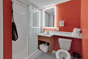 Shower, towels - Holiday Shores Queen Suite 113 (Myrtle Beach)