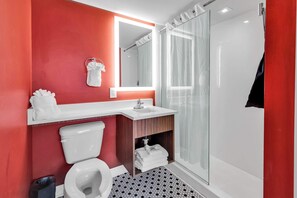 Een douche, handdoeken