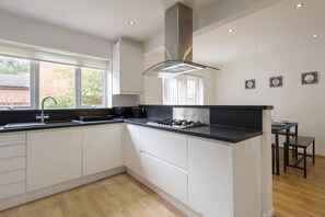 House | 4 bedrooms, desk - Host Stay Lingwood Park (Peterborough)