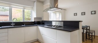 Host Stay Lingwood Park