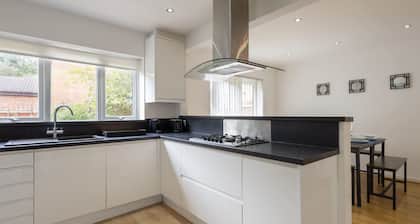 Host Stay Lingwood Park