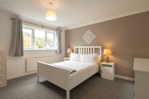 House | 4 bedrooms, desk - Host Stay Lingwood Park (Peterborough)