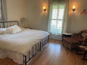 3 bedrooms, desk, iron/ironing board, free WiFi