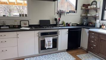 冰箱、微波炉、烤箱、炉灶