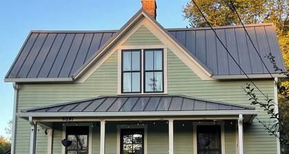 Historic Anderson Farmhouse, South Knoxville, near UT, downtown, Ijams & Smokies