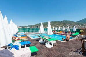 Piscine extérieure (ouverte en saison)