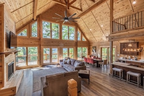 Smart TV, fireplace