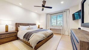 4 Schlafzimmer, Schreibtisch, Bügeleisen/Bügelbrett, Reisekinderbett