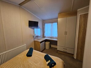 3 bedrooms, iron/ironing board, travel crib, free WiFi