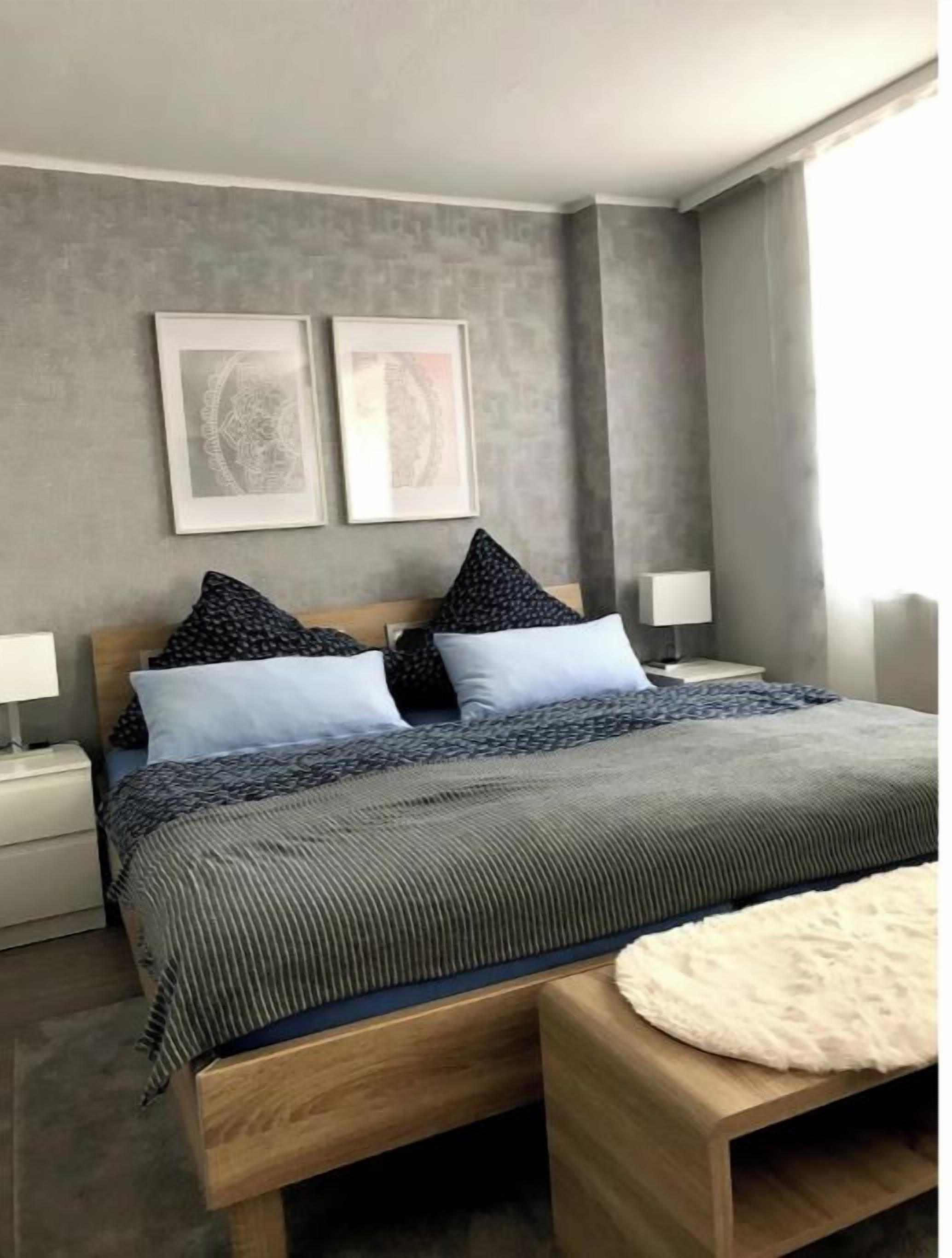 Schlafzimmer mit Doppelbett