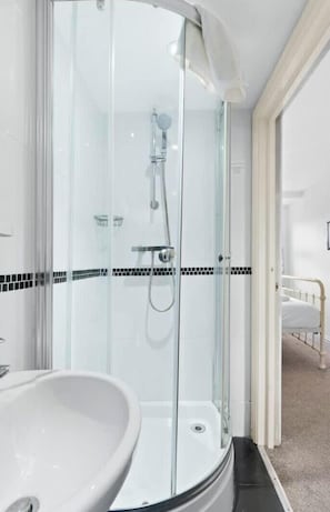 Shower, shampoo