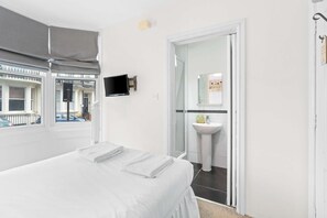 1 bedroom, internet, bed sheets