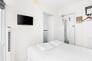 1 bedroom, Internet, bed sheets - Brighton Escape – Steps from Pier & The Lanes (Brighton and Hove)