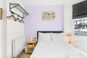 1 bedroom, Internet, bed sheets - Brighton Escape – Steps from Pier & The Lanes (Brighton and Hove)