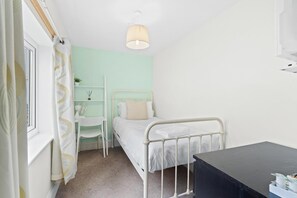 1 bedroom, iron/ironing board, internet, bed sheets - Brighton Pier with Comfort in the City (Brighton and Hove)