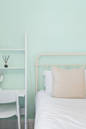 1 chambre, fer et planche à repasser, accès Internet, draps fournis