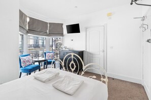 Room - Seaside Charm: Next to The Pier, Top Attractions (Brighton and Hove)