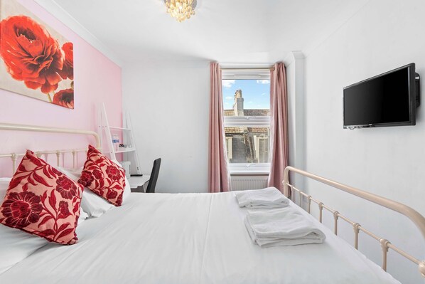 1 chambre, fer et planche à repasser, Wi-Fi, draps fournis