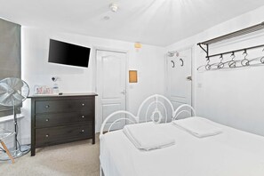 1 bedroom, iron/ironing board, WiFi, bed sheets - Brighton Pier Stay Relaxation in the City (Brighton and Hove)