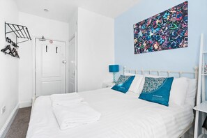 1 habitación, tabla de planchar con plancha, wifi y ropa de cama