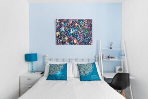 1 habitación, tabla de planchar con plancha, wifi y ropa de cama 