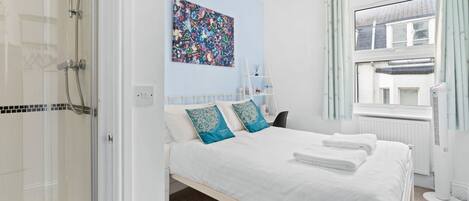 1 camera, ferro/asse da stiro, Wi-Fi, lenzuola