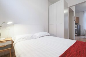 1 soverom, skrivebord, strykejern/-brett og wi-fi