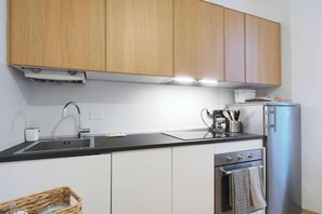 冷蔵庫、オーブン、コンロ、食器洗い機