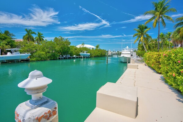 Marina - Duck Key Retreat: 3BR+Bonus, Private Pool & Waterfront Dockage (Duck Key)