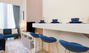 TV - Cosy Studio in Bloom Towers JVC (Dubai)