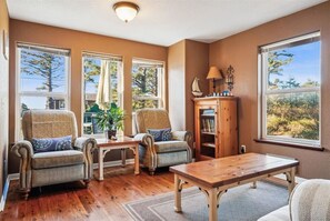 TV, fireplace, ping pong