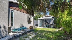 Apartment (0 Bedroom) | Interior - 7 Mi to Dtwn: Studio w/ Screened Porch in Tampa (Tampa)