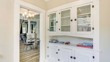 House (4 Bedrooms) | Interior