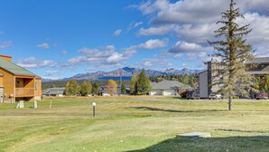 A residential area with a grassy field, a wooden house, and mountains in the background. - Uptown Abode 4 Mi to Dtwn Pagosa Springs (Pagosa Springs)