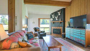 A cozy living room with a sofa, coffee table, and a fireplace. - Uptown Abode 4 Mi to Dtwn Pagosa Springs (Pagosa Springs)