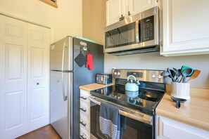 A compact kitchen with a refrigerator, microwave, toaster, stove, and oven. - Uptown Abode 4 Mi to Dtwn Pagosa Springs (Pagosa Springs)