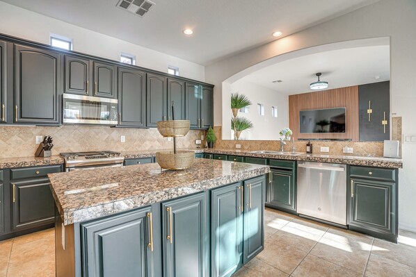 Interior - Pool Access & Private Patio: Litchfield Park Home! (Litchfield Park)