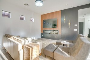 Interior - Pool Access & Private Patio: Litchfield Park Home! (Litchfield Park)