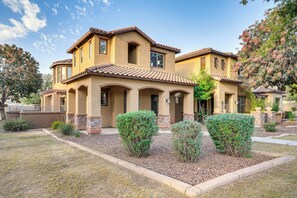 Interior - Relax Poolside! Home 6 Mi to Camelback Ranch (Litchfield Park)