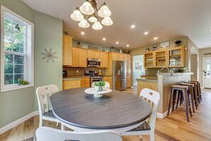 Interior - Spacious Home w/ Swim Spa & Deck in Medford! (Medford)