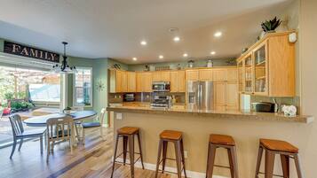 House (3 Bedrooms) | Interior