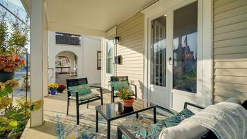 Apartment (2 Bedrooms) | Front of property