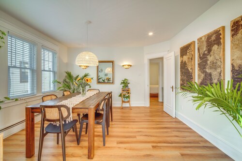 Walk to Beach: Dog-friendly Ventnor City Retreat!