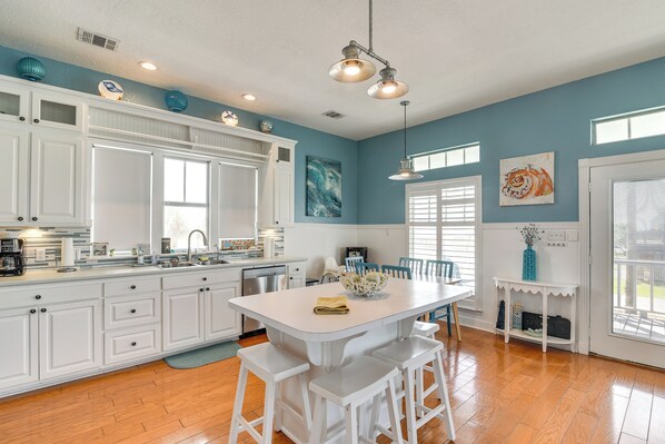 House (4 Bedrooms) | Interior - Ocean Views: Pet-friendly Surfside Beach Gem (Freeport)